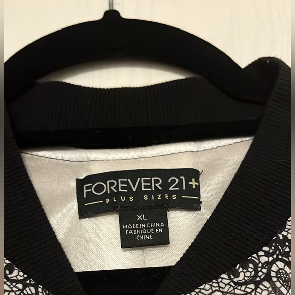 Forever 21+; XL; black/white silky lightweight pattern jacket; zip up; like new - Picture 3 of 7